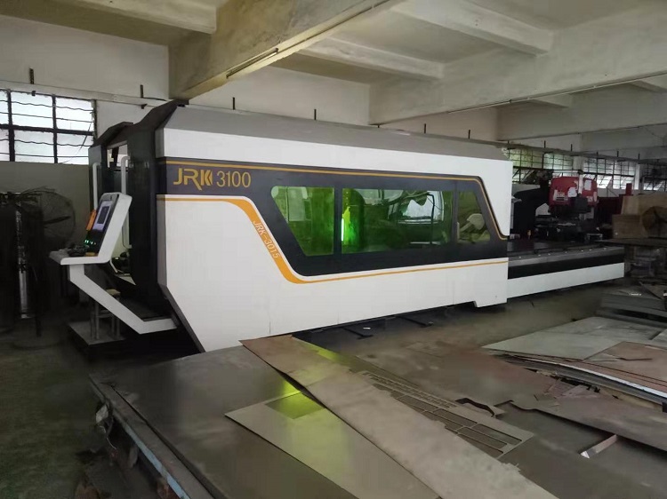 光纖激光切割機在機箱機柜行業應用