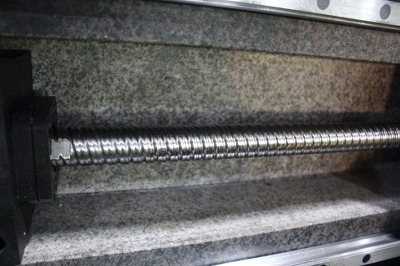 鋁板雕刻機(jī)的滾珠絲桿如何保養(yǎng)